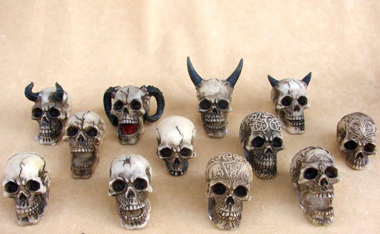 SMALL GOTHIC SKULL ORNAMENT (ONE OFF)